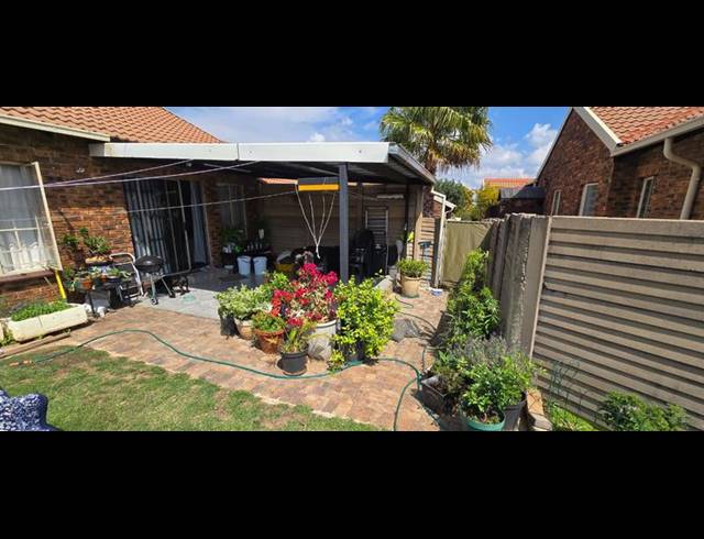 3 BEDROOM TOWNHOUSE FOR SALE IN THE REEDS